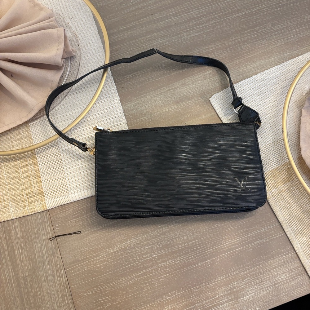 Louis Vuitton Black Epi Poichette - Picture 12 of 12